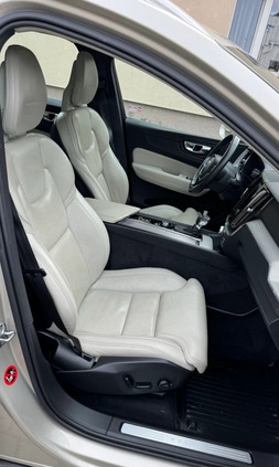 Volvo XC 60 cena 129000 przebieg: 107000, rok produkcji 2017 z Wrocław małe 301